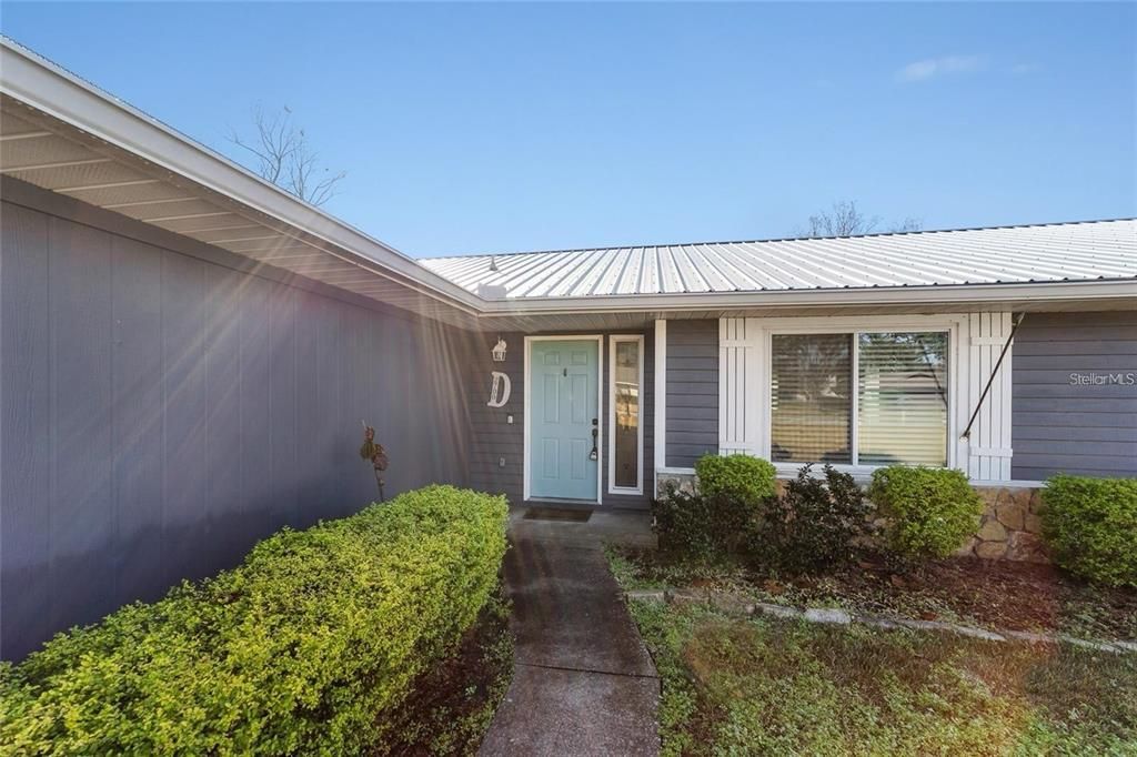 For Rent: $2,500 (3 beds, 2 baths, 1977 Square Feet)