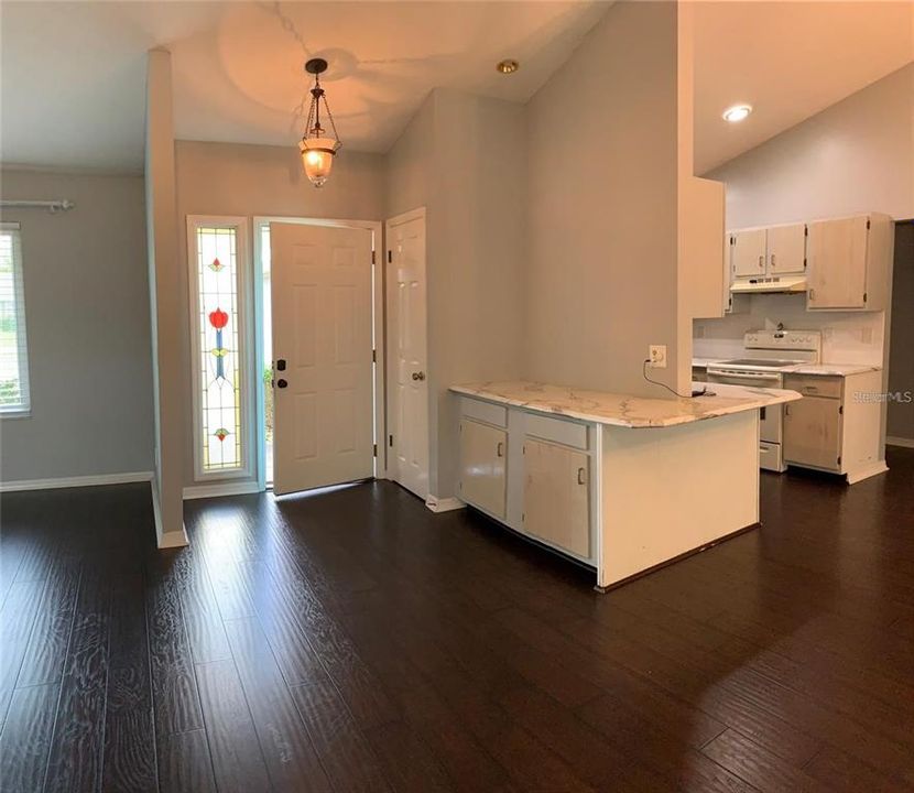 For Rent: $2,500 (3 beds, 2 baths, 1977 Square Feet)