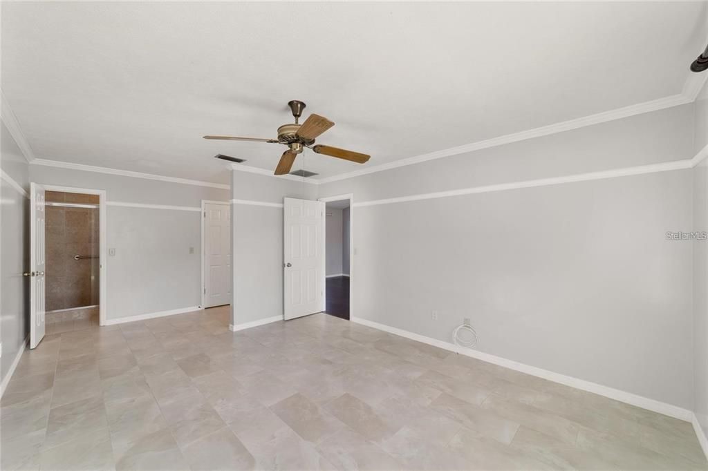 For Rent: $2,500 (3 beds, 2 baths, 1977 Square Feet)