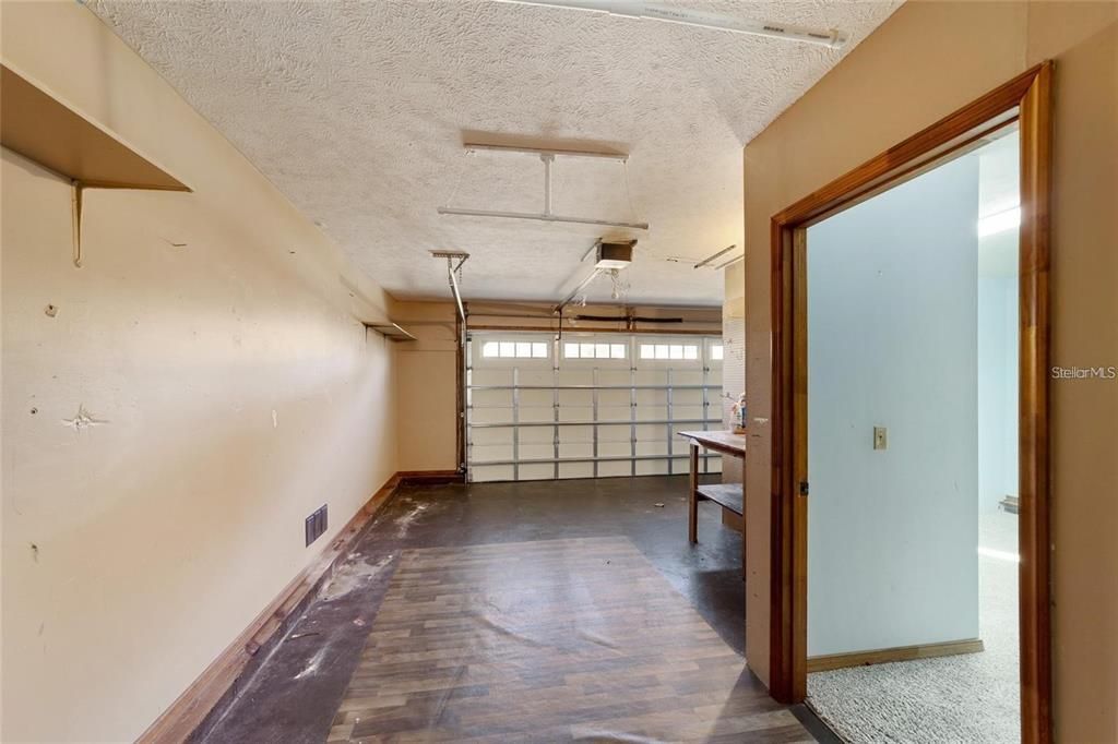 For Rent: $2,500 (3 beds, 2 baths, 1977 Square Feet)