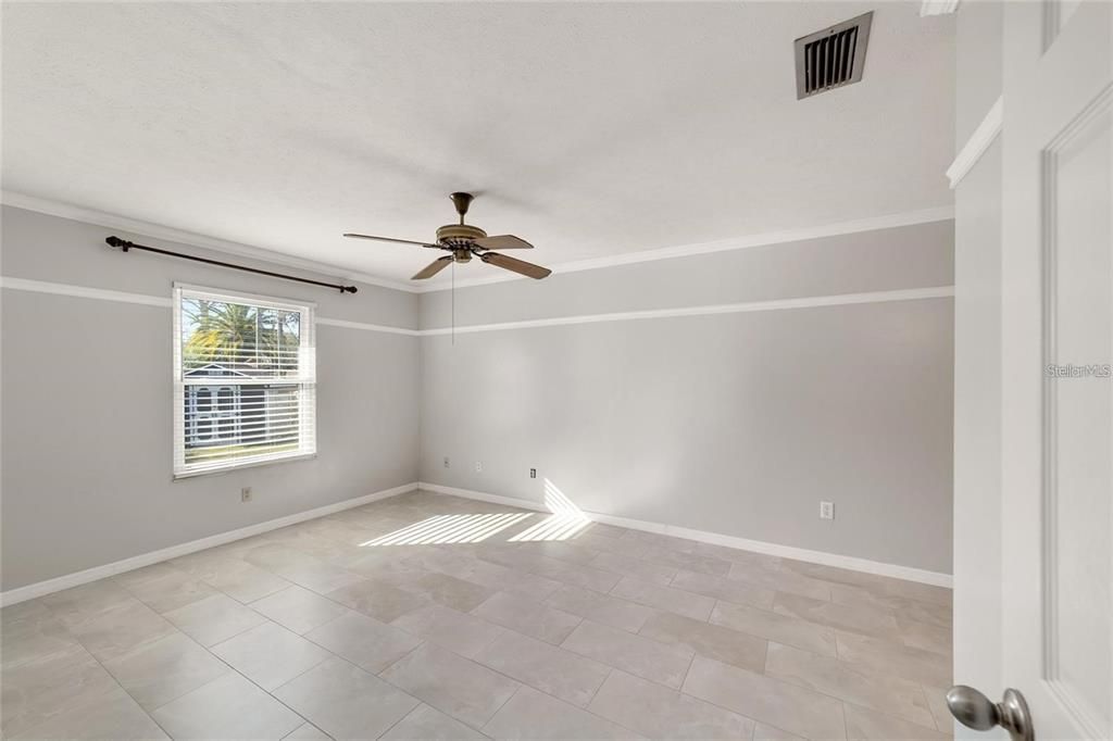 For Rent: $2,500 (3 beds, 2 baths, 1977 Square Feet)
