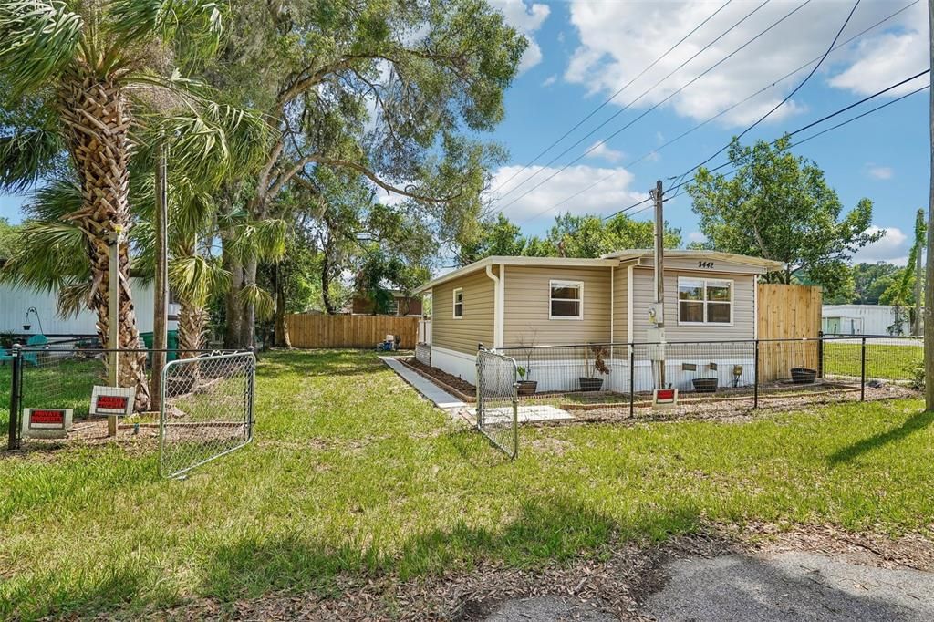 合同活跃: $120,000 (2 贝兹, 1 浴室, 680 平方英尺)