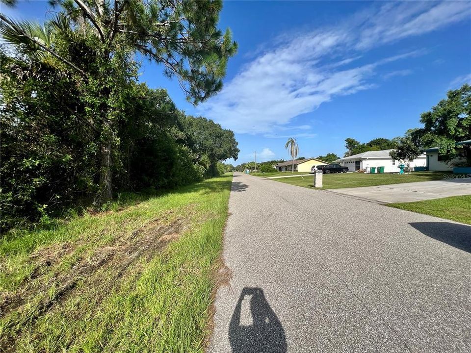 На продажу: $29,000 (0.23 acres)