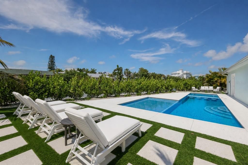 For Sale: $2,390,000 (3 beds, 3 baths, 2031 Square Feet)