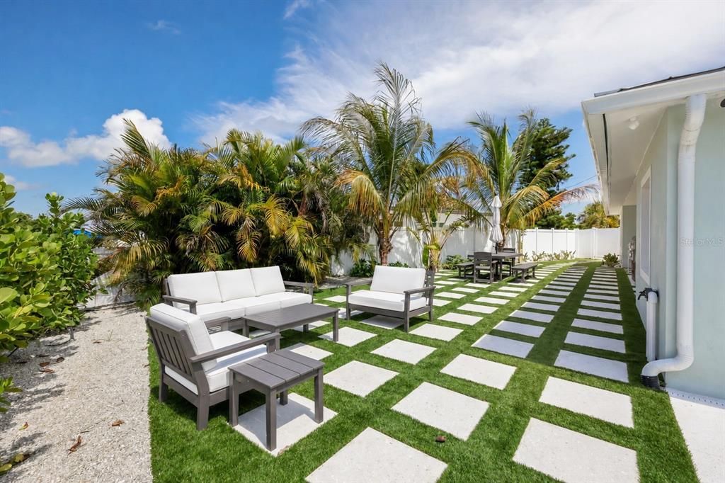 For Sale: $2,390,000 (3 beds, 3 baths, 2031 Square Feet)