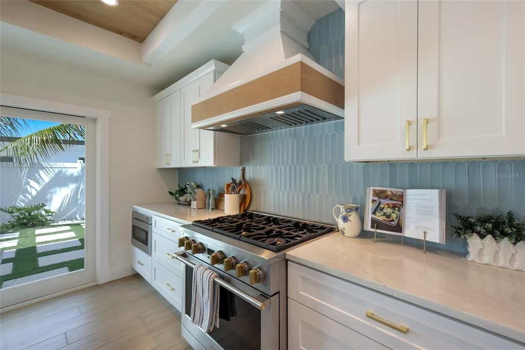 For Sale: $2,390,000 (3 beds, 3 baths, 2031 Square Feet)