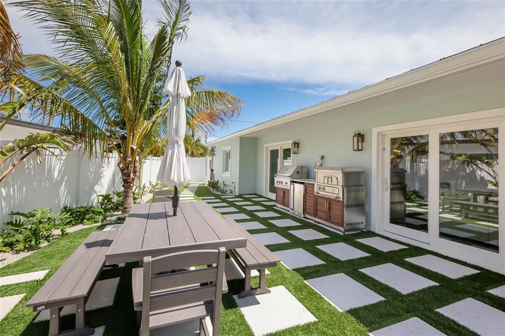 For Sale: $2,390,000 (3 beds, 3 baths, 2031 Square Feet)
