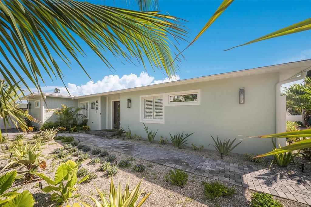 For Sale: $2,390,000 (3 beds, 3 baths, 2031 Square Feet)