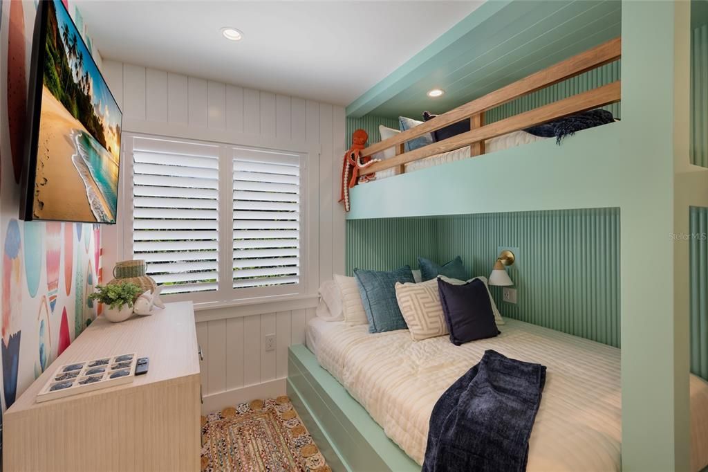 For Sale: $2,390,000 (3 beds, 3 baths, 2031 Square Feet)