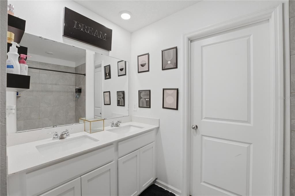 For Sale: $319,999 (4 beds, 2 baths, 2008 Square Feet)