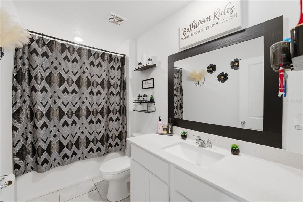 For Sale: $319,999 (4 beds, 2 baths, 2008 Square Feet)