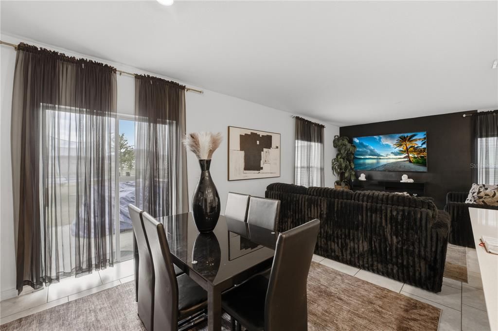 For Sale: $319,999 (4 beds, 2 baths, 2008 Square Feet)