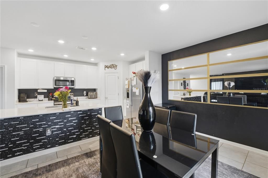 For Sale: $319,999 (4 beds, 2 baths, 2008 Square Feet)
