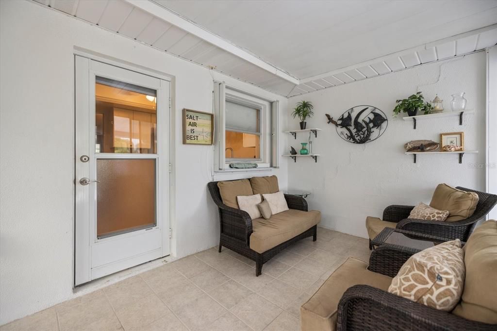 For Sale: $319,000 (2 beds, 2 baths, 1155 Square Feet)