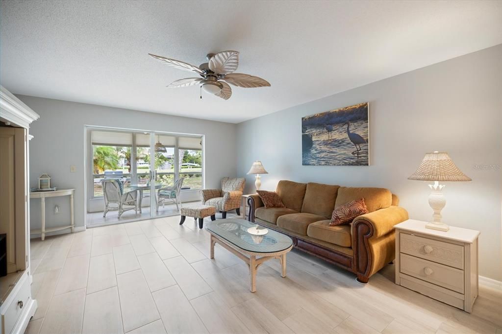 For Sale: $319,000 (2 beds, 2 baths, 1155 Square Feet)