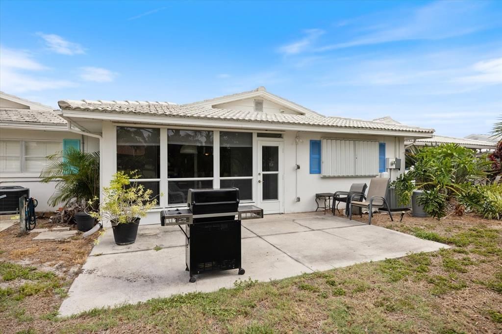 For Sale: $319,000 (2 beds, 2 baths, 1155 Square Feet)