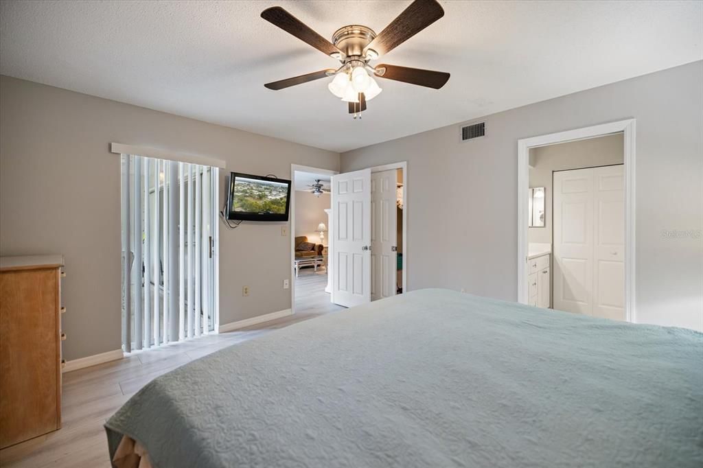 For Sale: $319,000 (2 beds, 2 baths, 1155 Square Feet)