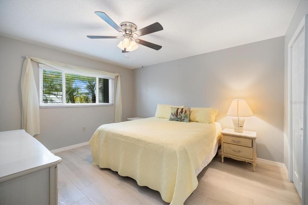 For Sale: $319,000 (2 beds, 2 baths, 1155 Square Feet)