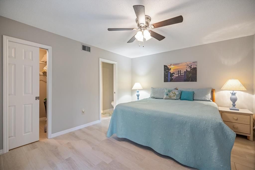 For Sale: $319,000 (2 beds, 2 baths, 1155 Square Feet)