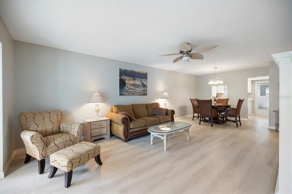 For Sale: $319,000 (2 beds, 2 baths, 1155 Square Feet)