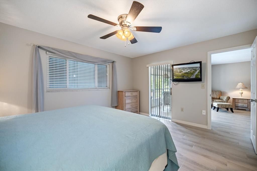 For Sale: $319,000 (2 beds, 2 baths, 1155 Square Feet)