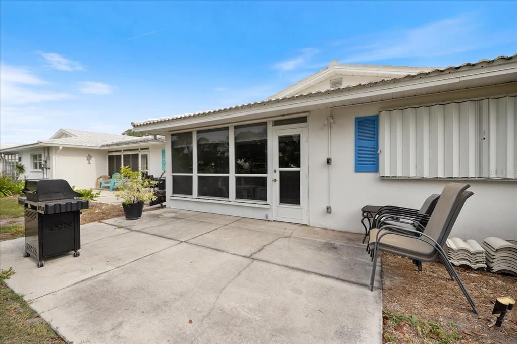 For Sale: $319,000 (2 beds, 2 baths, 1155 Square Feet)