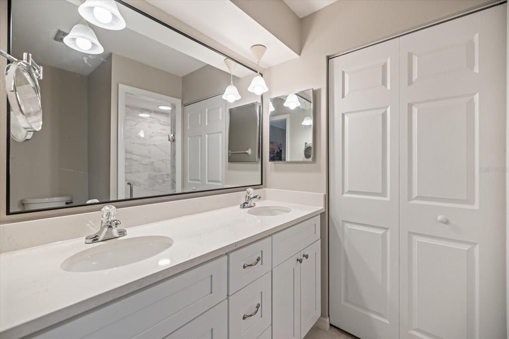 For Sale: $319,000 (2 beds, 2 baths, 1155 Square Feet)