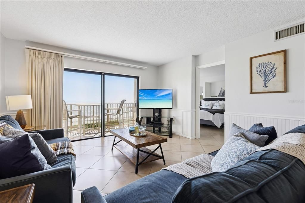 For Sale: $675,000 (2 beds, 2 baths, 1145 Square Feet)