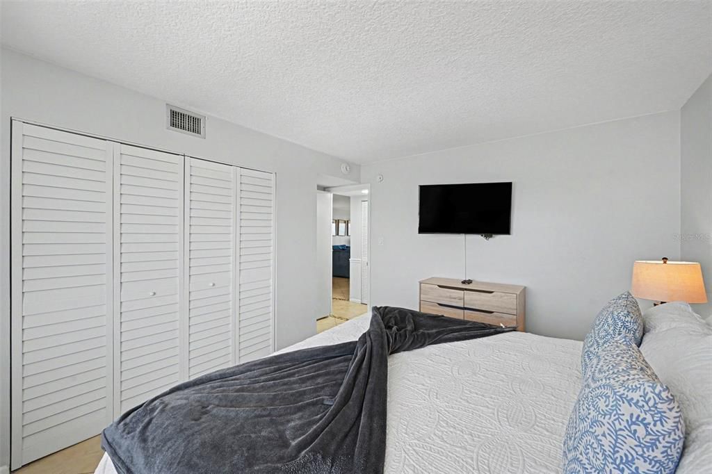 For Sale: $675,000 (2 beds, 2 baths, 1145 Square Feet)