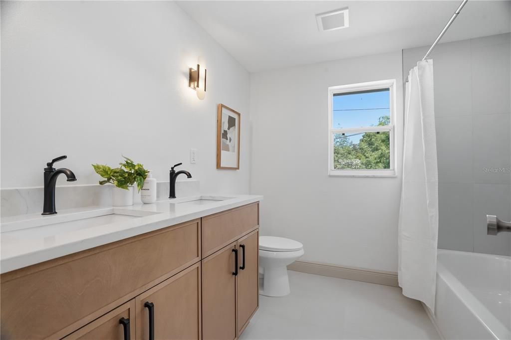 Activo con contrato: $540,000 (3 camas, 2 baños, 1589 Pies cuadrados)