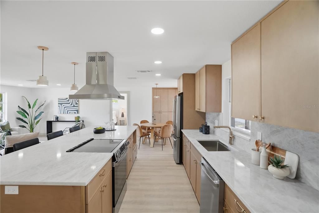 Activo con contrato: $540,000 (3 camas, 2 baños, 1589 Pies cuadrados)
