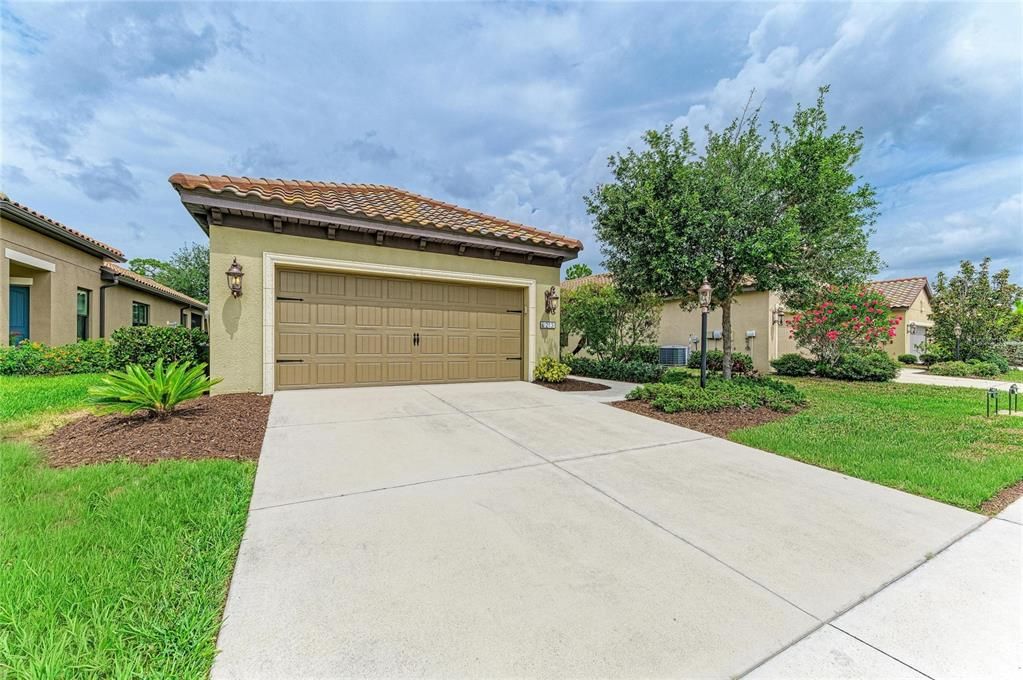 For Sale: $400,000 (3 beds, 2 baths, 1764 Square Feet)