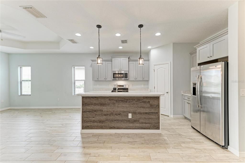For Sale: $400,000 (3 beds, 2 baths, 1764 Square Feet)