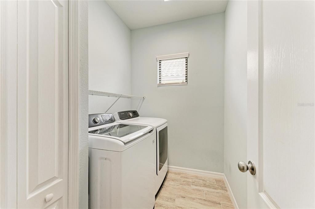 For Sale: $400,000 (3 beds, 2 baths, 1764 Square Feet)