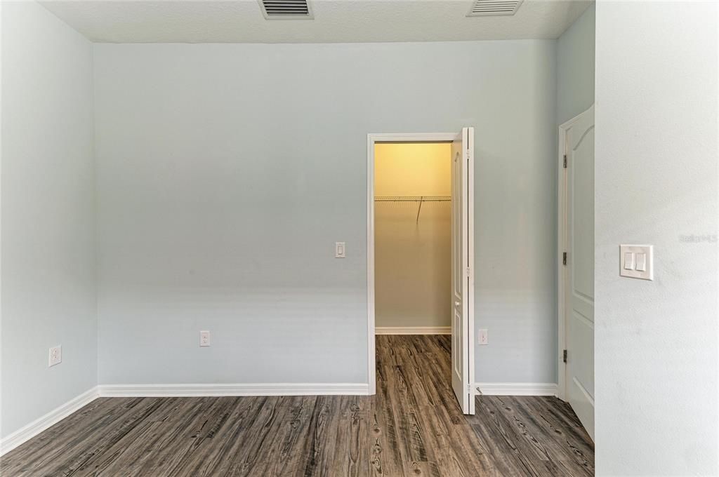 For Sale: $400,000 (3 beds, 2 baths, 1764 Square Feet)