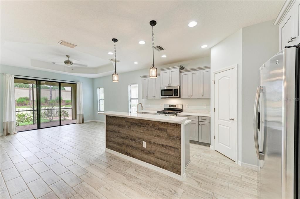 For Sale: $400,000 (3 beds, 2 baths, 1764 Square Feet)