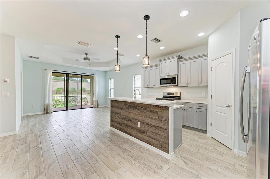 For Sale: $400,000 (3 beds, 2 baths, 1764 Square Feet)