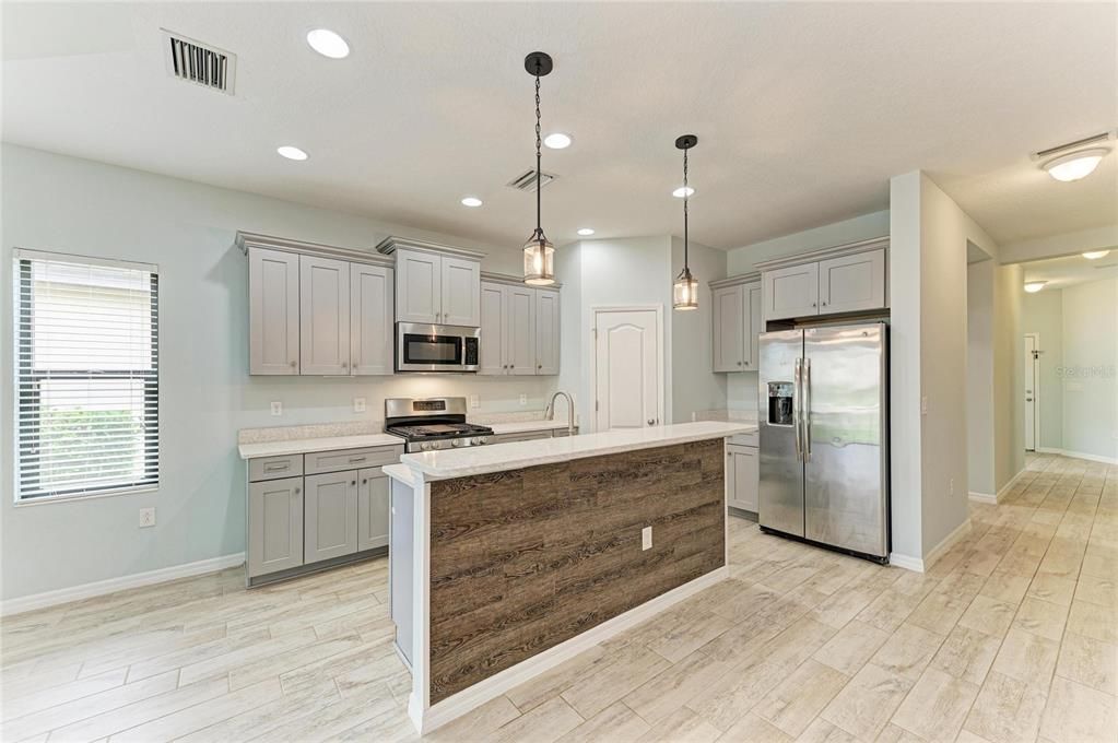 For Sale: $400,000 (3 beds, 2 baths, 1764 Square Feet)