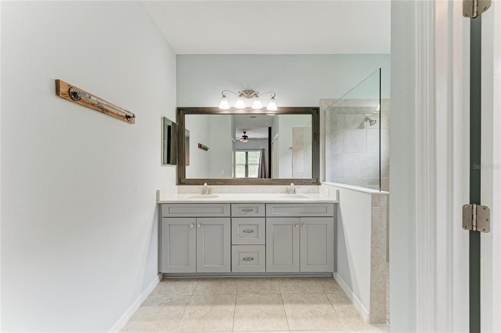 For Sale: $400,000 (3 beds, 2 baths, 1764 Square Feet)