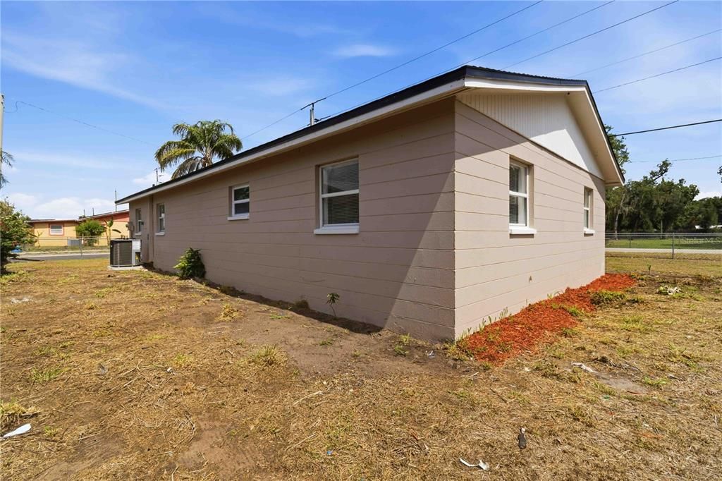 For Sale: $238,000 (3 beds, 2 baths, 1040 Square Feet)