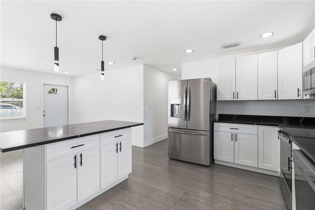 For Sale: $238,000 (3 beds, 2 baths, 1040 Square Feet)