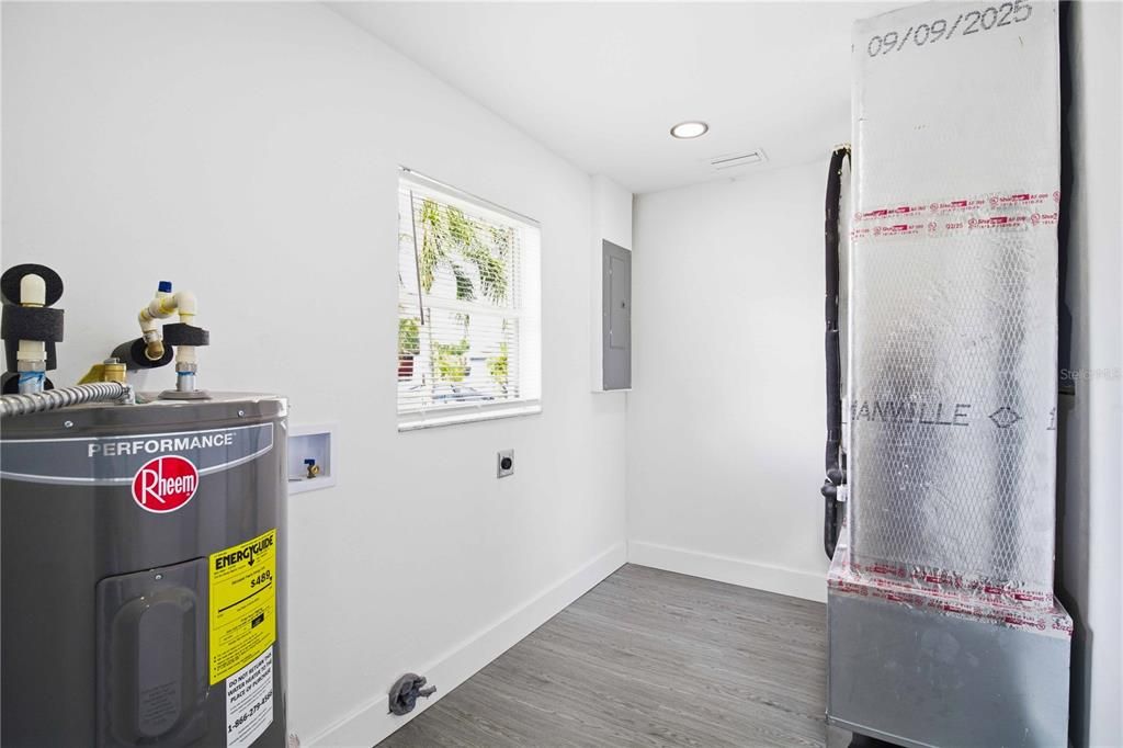 For Sale: $238,000 (3 beds, 2 baths, 1040 Square Feet)