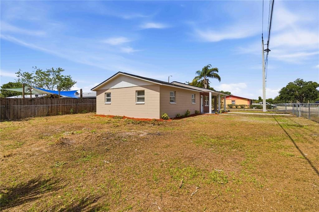 For Sale: $238,000 (3 beds, 2 baths, 1040 Square Feet)