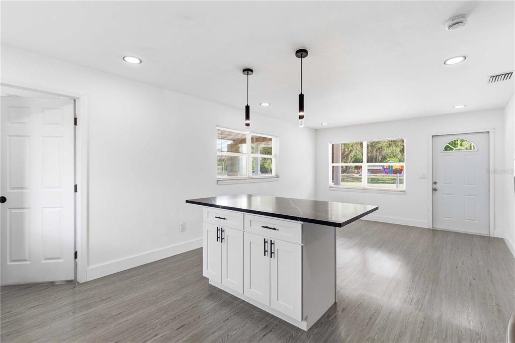 For Sale: $238,000 (3 beds, 2 baths, 1040 Square Feet)