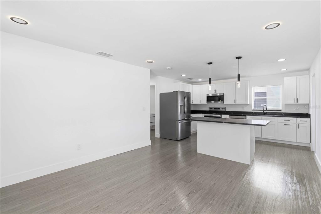 For Sale: $238,000 (3 beds, 2 baths, 1040 Square Feet)