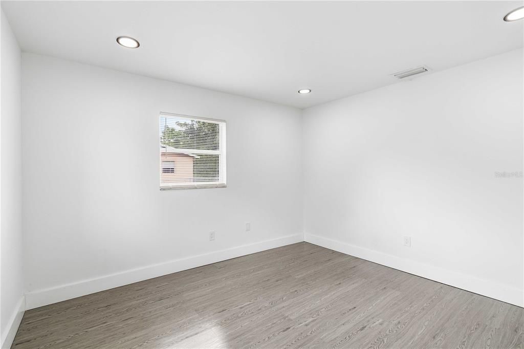 For Sale: $238,000 (3 beds, 2 baths, 1040 Square Feet)