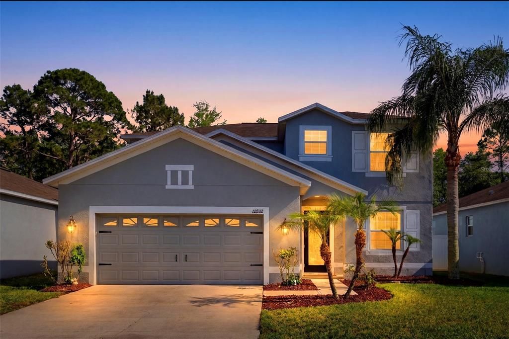 En Venta: $399,900 (4 camas, 3 baños, 2569 Pies cuadrados)
