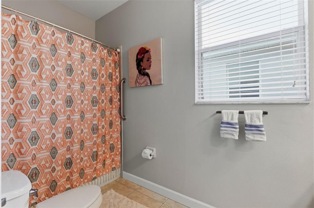 En Venta: $399,900 (4 camas, 3 baños, 2569 Pies cuadrados)