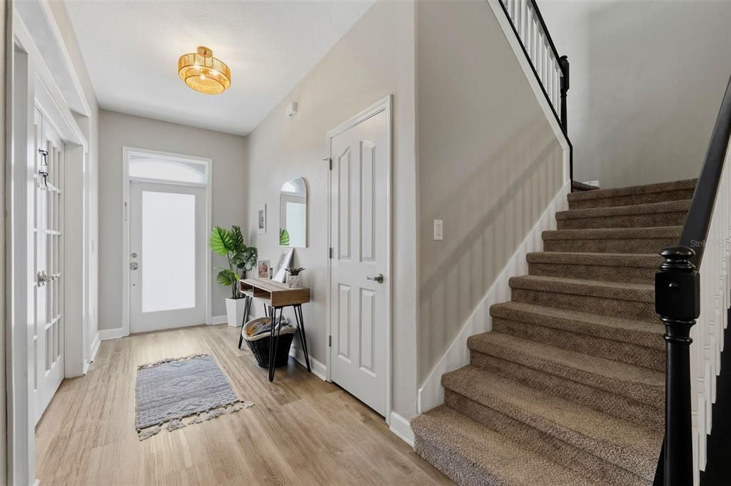 En Venta: $399,900 (4 camas, 3 baños, 2569 Pies cuadrados)