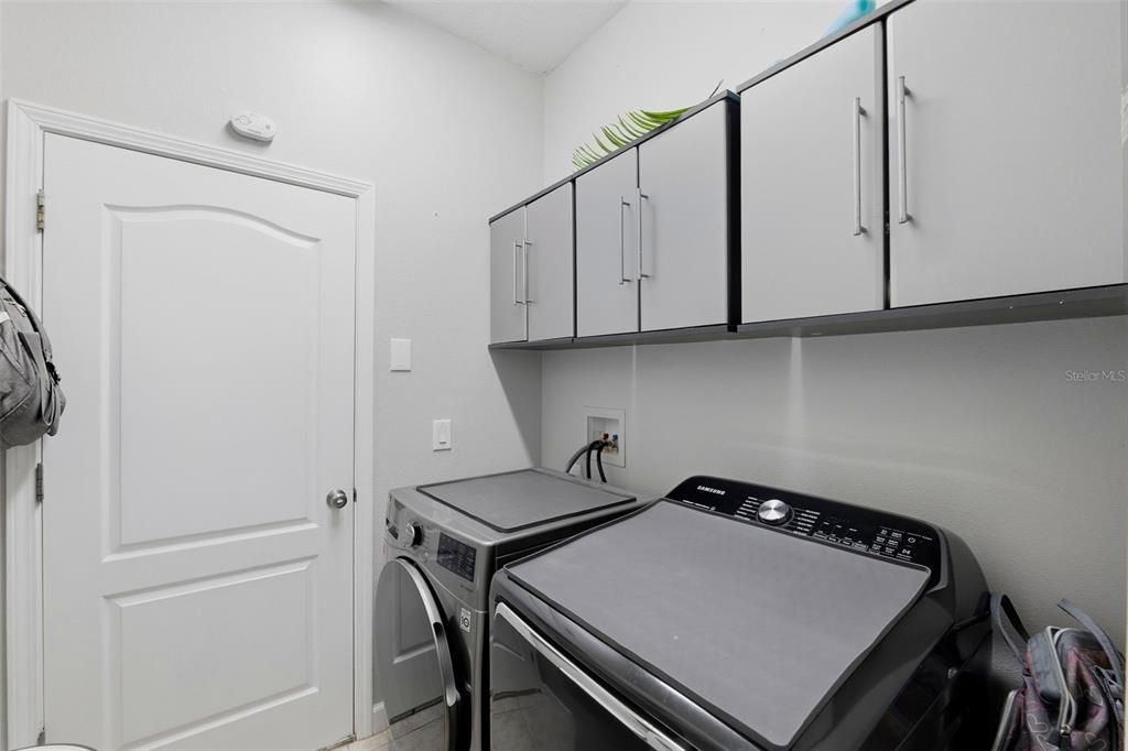 En Venta: $399,900 (4 camas, 3 baños, 2569 Pies cuadrados)